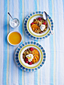 Süsser Couscous mit Mandarinen, Himbeeren und Honig