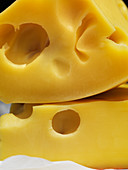 Emmentaler Käse im Anschnitt (Nahaufnahme)