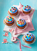 Bunte Cupcakes mit Eulengesicht