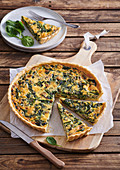 Quiche with spinach, wild garlic and mushrooms
