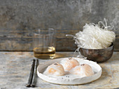 Garnelen-Dumplings mit schwarzem Sesam (Asien)