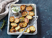 Ofenkartoffeln mit Rosmarin und Dip