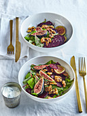Salad with beetroot, figs and caramel nuts