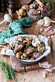 Roasted jerusalem artichokes with garlic and thyme