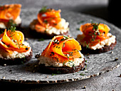 Carrot and cream cheese disks