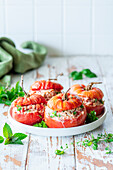 Stuffed tomatoes with chicken and bulgur