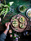 Wild garlic tartlets with chickpeas