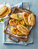 Gratinated baguettes with filling