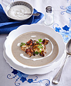 Creamy soup with mushroom