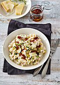 Risotto mit getrockneten Tomaten und Zucchini