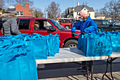 Volunteers handing out meals, Michigan, USA
