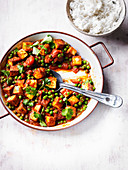 Mattar Paneer Curry (Indisches, vegetarisches Curry mit Paneer und Erbsen)