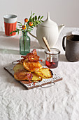 Ricotta-Mandel-Pancakes mit Speck, Ananas und Ahornsirup