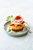 Small cheesecake with strawberries and meringue