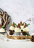 Weihnachtliche Schokoladen-Cupcakes