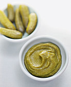 Green ketchup made from pickles and xanthan gum (molecular cuisine)