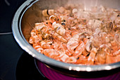Crustaceen-Öl zubereiten (Molekularküche)