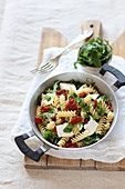 Fusilli salad with rocket, sun-dried tomatoes and primosale cheese