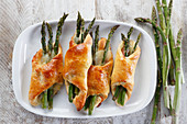 Asparagus baked with cheese in yeast dough