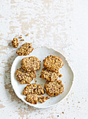 Oat-flakes cookies with almonds and dates