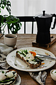 Toast with Labneh, asparagus and poached egg