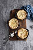 Gratinated onion and apple soup