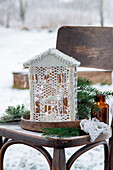 Gingerbread house with vitrage made with gelatin sheets and royal icing