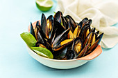 Steamed mussels with lime