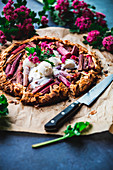 Rhabarber-Mandel-Galette mit Vanilleeis