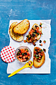 Vegan tomato tartar with crispy ciabatta 'To Go'