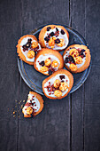 Galletas, mini tarts with berries and popcorn