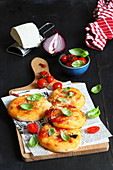 Tomaten-Zwiebel-Pizzette