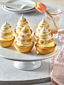 Lemon tartlets with meringue