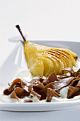 Cocoa noodles with Gorgonzola sauce and gratinated pear