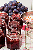 Reduce the plum jam