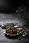 Red and green grapes