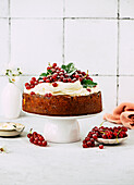 Red currant cake with mascarpone cream