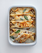 Crespelle mit Champignons und Salsicca