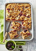Blackberry cake with almonds