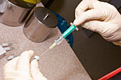 Filling syringe