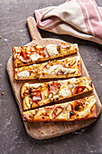Tray bake pizza with apples, Tyrolean bacon and goat's cheese