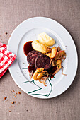 Black pudding with apples, shallots and mashed potatoes from Baden