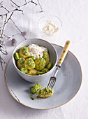 Potato salad with pesto and fresh cucumber