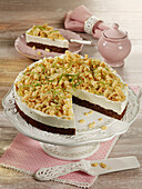 Nut-and-lime cake with a hazelnut base and a crumble topping