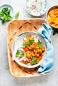 Scharfes Kürbis-Curry mit Kokosmilch (vegan)