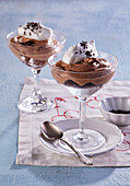 Chocolade cheesecake in glass dessert cup