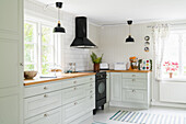 White country kitchen with underground tiles