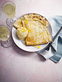 Pancakes with vanilla ice cream and lemon zest with Prosecco