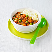Minced beef, carrots, peas and mash