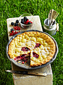 Red currant pie with blackberries